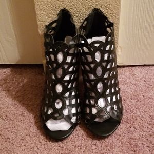 Torrid size 9.5W black scallop heels